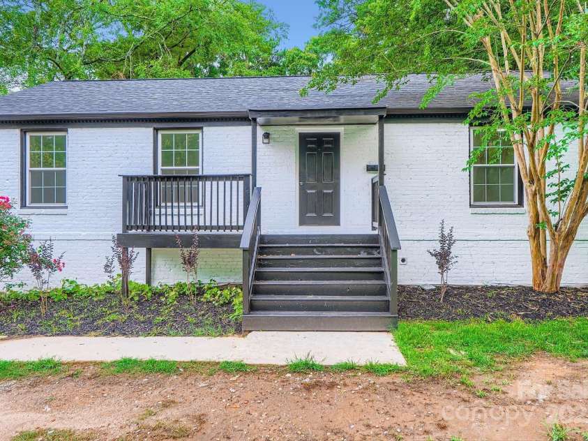 1224 Woodlawn Road, Charlotte, NC 28209.  MLS# CAR4272840, YatesRealty ID 22478. 