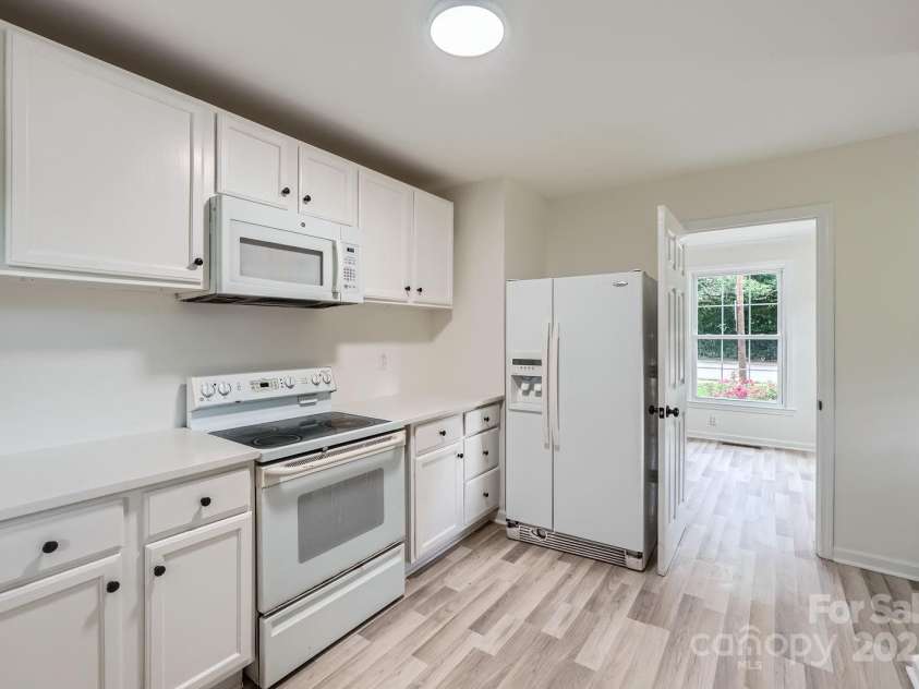 1224 Woodlawn Road, Charlotte, NC 28209.  MLS# CAR4272840, YatesRealty ID 22478. 