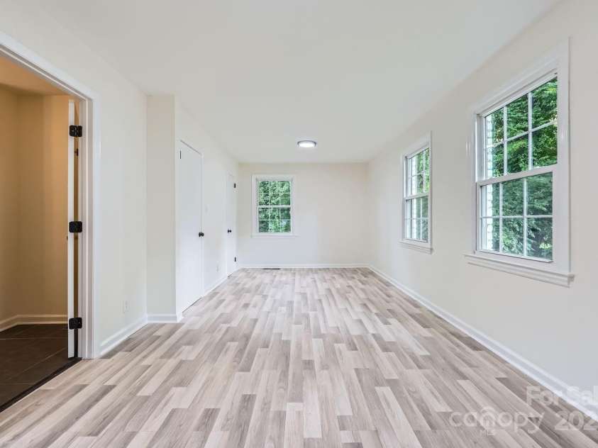 1224 Woodlawn Road, Charlotte, NC 28209.  MLS# CAR4272840, YatesRealty ID 22478. 