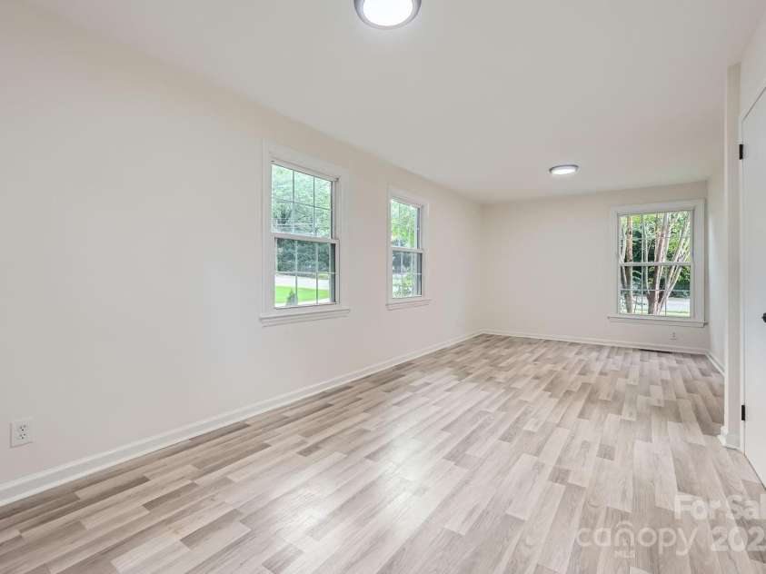 1224 Woodlawn Road, Charlotte, NC 28209.  MLS# CAR4272840, YatesRealty ID 22478. 