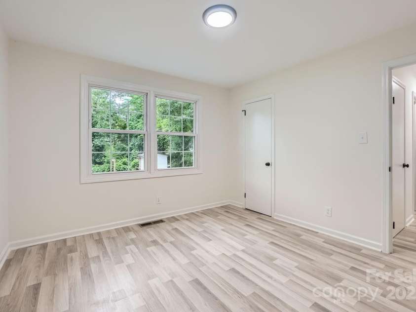 1224 Woodlawn Road, Charlotte, NC 28209.  MLS# CAR4272840, YatesRealty ID 22478. 