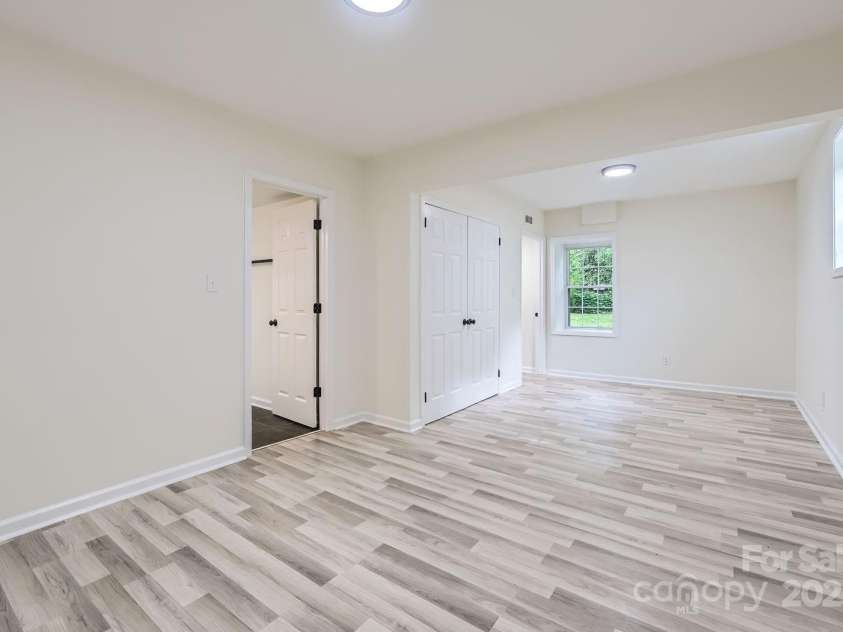 1224 Woodlawn Road, Charlotte, NC 28209.  MLS# CAR4272840, YatesRealty ID 22478. 