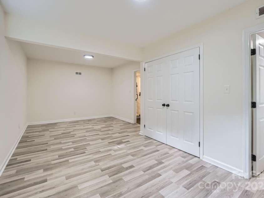1224 Woodlawn Road, Charlotte, NC 28209.  MLS# CAR4272840, YatesRealty ID 22478. 