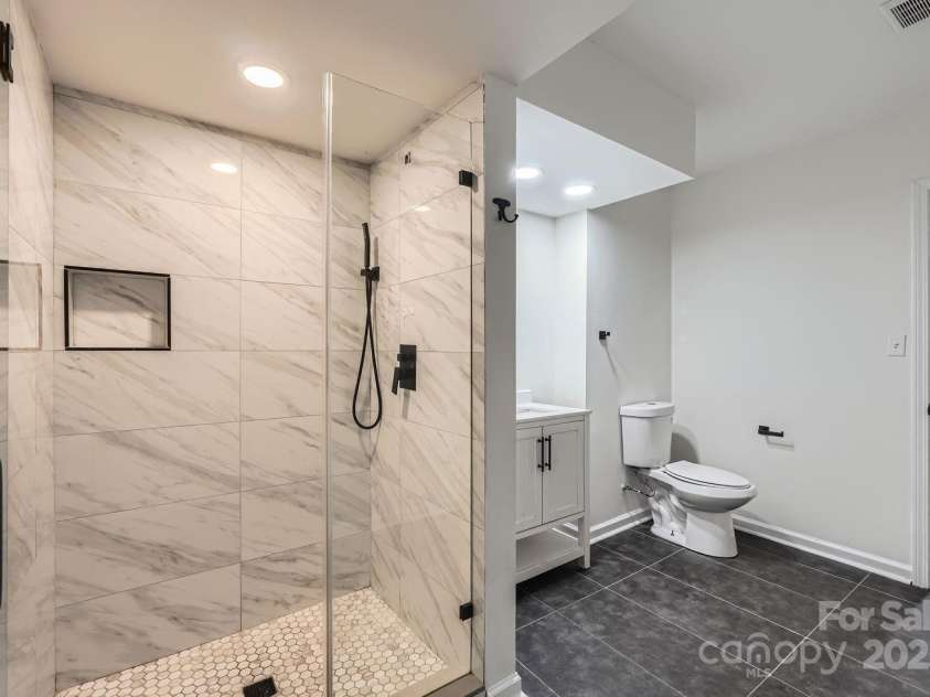 1224 Woodlawn Road, Charlotte, NC 28209.  MLS# CAR4272840, YatesRealty ID 22478. 
