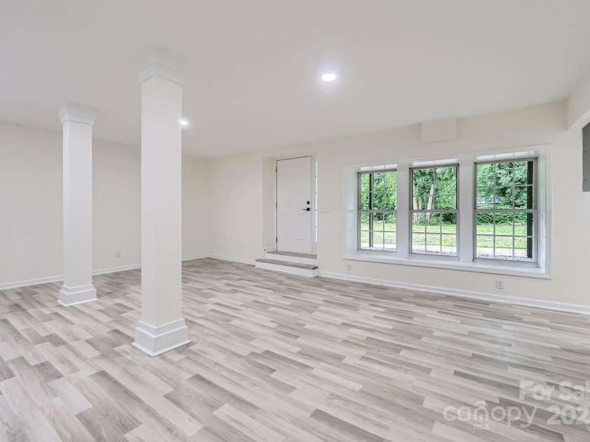 1224 Woodlawn Road, Charlotte, NC 28209.  MLS# CAR4272840, YatesRealty ID 22478. 