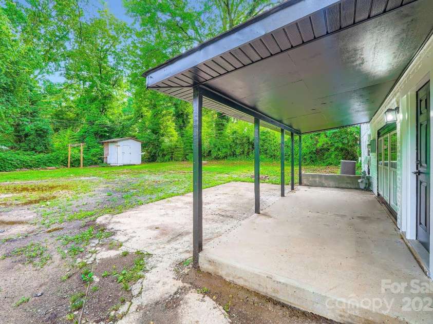 1224 Woodlawn Road, Charlotte, NC 28209.  MLS# CAR4272840, YatesRealty ID 22478. 