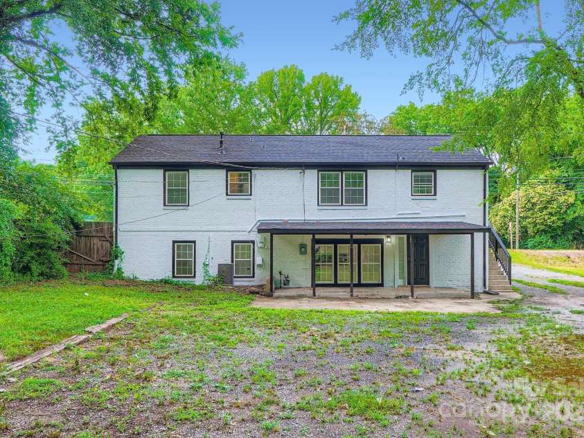 1224 Woodlawn Road, Charlotte, NC 28209.  MLS# CAR4272840, YatesRealty ID 22478. 