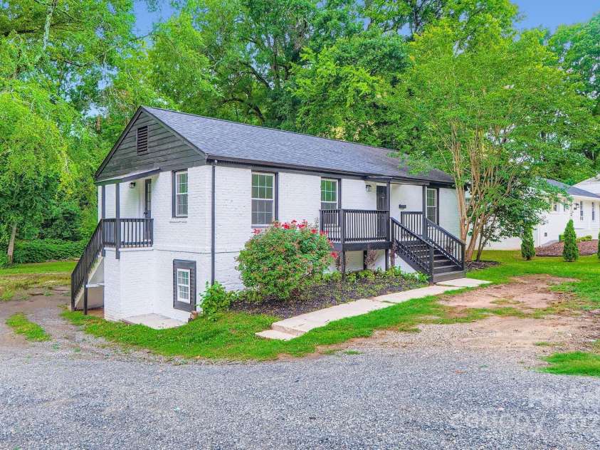 1224 Woodlawn Road, Charlotte, NC 28209.  MLS# CAR4272840, YatesRealty ID 22478. 