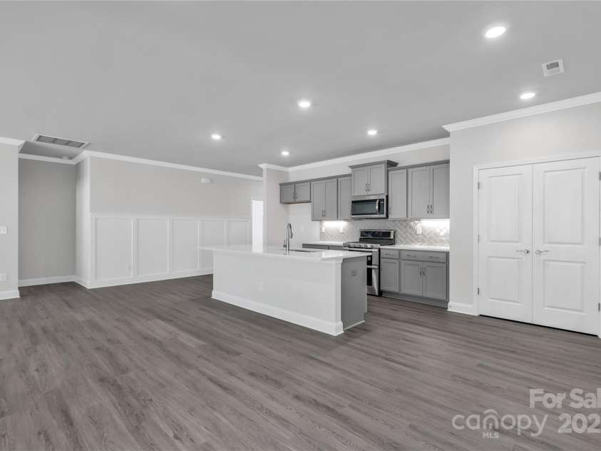 10180 Lakeshore Drive, Lancaster, SC 29720.  MLS# CAR4272105, YatesRealty ID 22479. 