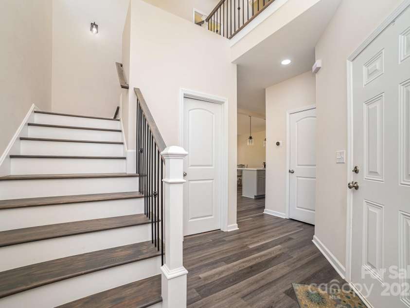 2005 Germany Drive, Dallas, NC 28034.  MLS# CAR4159062, YatesRealty ID 2248. Foyer