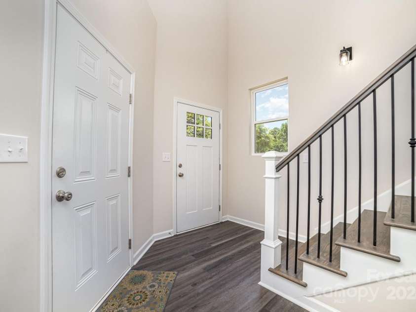 2005 Germany Drive, Dallas, NC 28034.  MLS# CAR4159062, YatesRealty ID 2248. Foyer