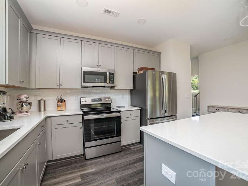 2005 Germany Drive, Dallas, NC 28034.  MLS# CAR4159062, YatesRealty ID 2248. Kitchen