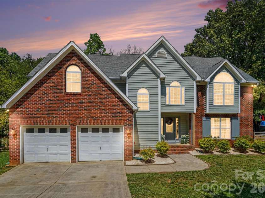 9209 Morgan Glenn Drive, Mint Hill, NC 28227.  MLS# CAR4378656, YatesRealty ID 22480. 