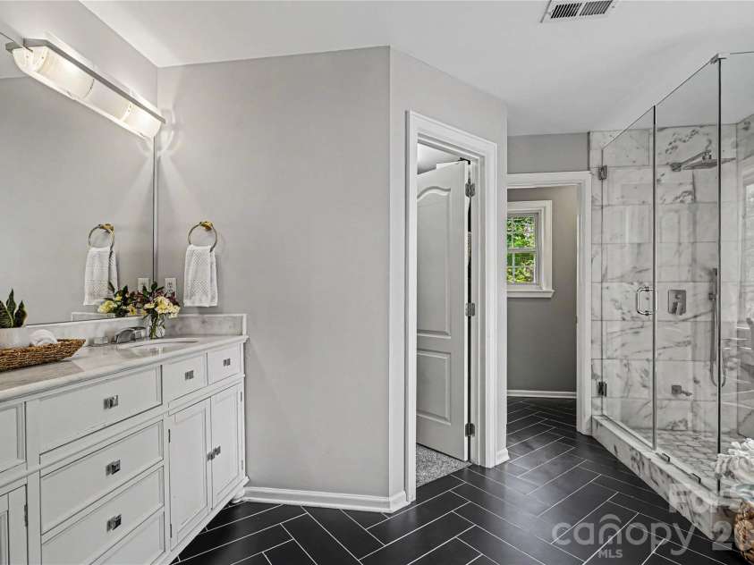 9209 Morgan Glenn Drive, Mint Hill, NC 28227.  MLS# CAR4378656, YatesRealty ID 22480. 