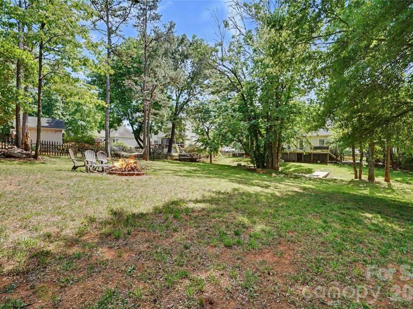 9209 Morgan Glenn Drive, Mint Hill, NC 28227.  MLS# CAR4378656, YatesRealty ID 22480. 