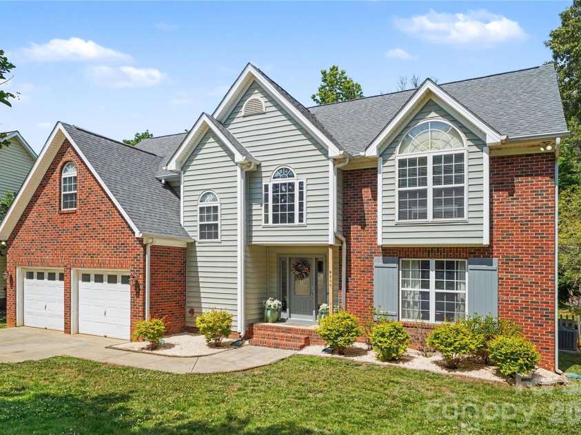 9209 Morgan Glenn Drive, Mint Hill, NC 28227.  MLS# CAR4378656, YatesRealty ID 22480. 