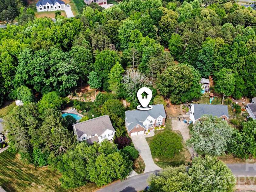 9209 Morgan Glenn Drive, Mint Hill, NC 28227.  MLS# CAR4378656, YatesRealty ID 22480. 
