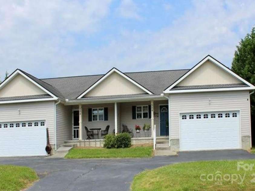 50 Duncan Road, Flat Rock, NC 28731.  MLS# CAR4274079, YatesRealty ID 22481. 50 Duncan Rd.