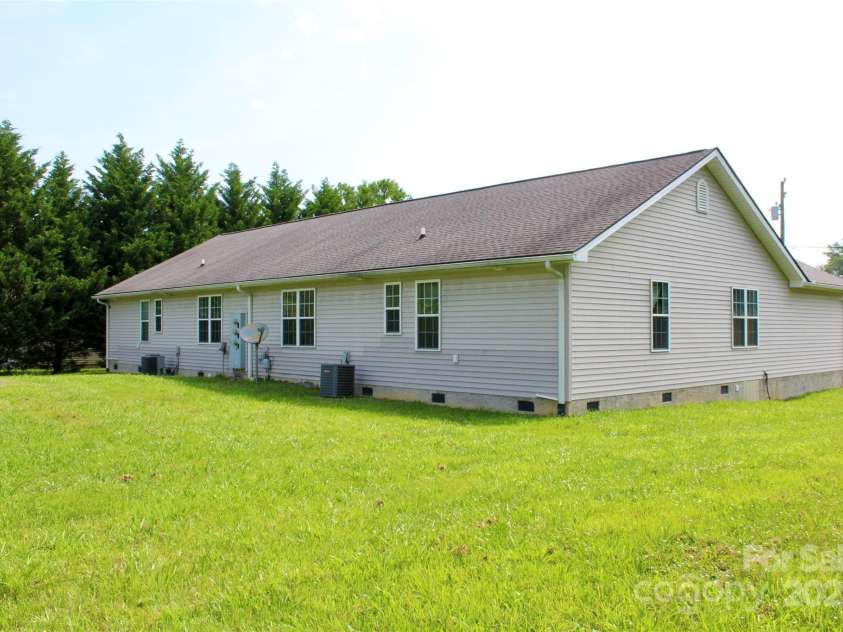 50 Duncan Road, Flat Rock, NC 28731.  MLS# CAR4274079, YatesRealty ID 22481. Large back yard