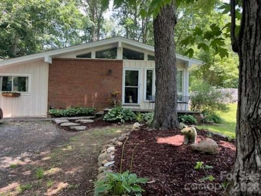 107 High Street, Black Mountain, NC 28711.  MLS# CAR4337170, YatesRealty ID 22482. 