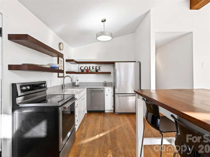 107 High Street, Black Mountain, NC 28711.  MLS# CAR4337170, YatesRealty ID 22482. 