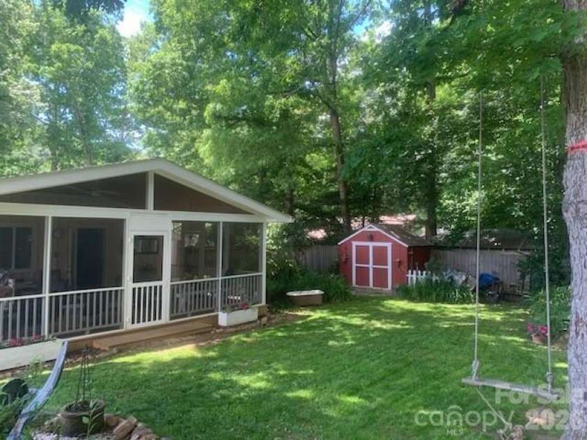 107 High Street, Black Mountain, NC 28711.  MLS# CAR4337170, YatesRealty ID 22482. 