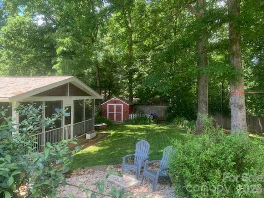 107 High Street, Black Mountain, NC 28711.  MLS# CAR4337170, YatesRealty ID 22482. 