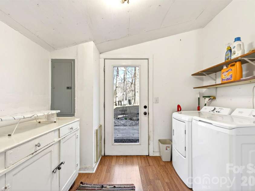 107 High Street, Black Mountain, NC 28711.  MLS# CAR4337170, YatesRealty ID 22482. 