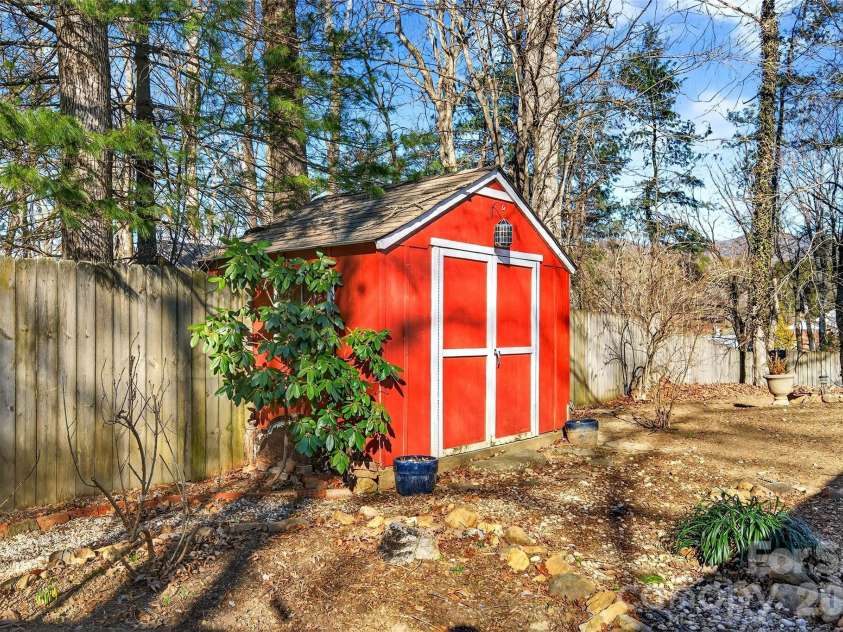 107 High Street, Black Mountain, NC 28711.  MLS# CAR4337170, YatesRealty ID 22482. 
