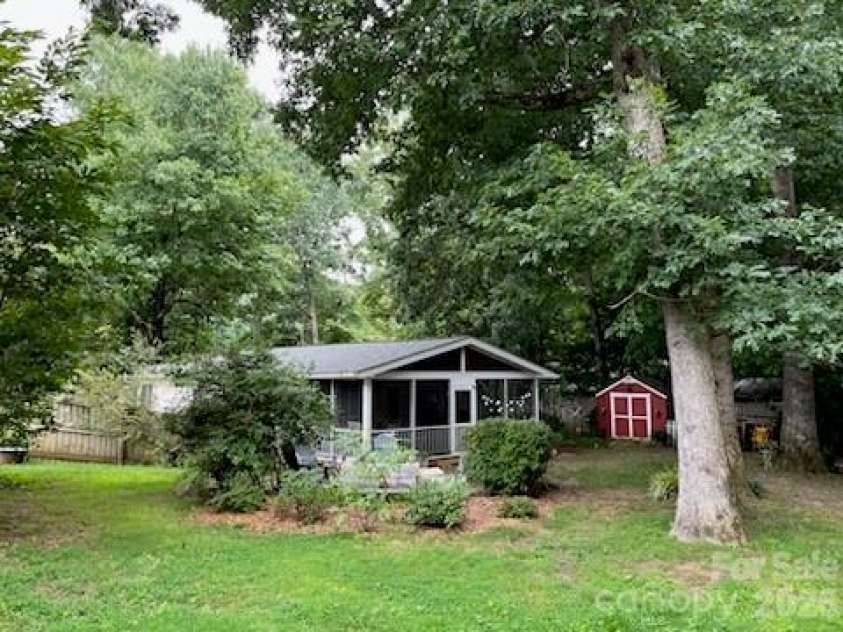 107 High Street, Black Mountain, NC 28711.  MLS# CAR4337170, YatesRealty ID 22482. 
