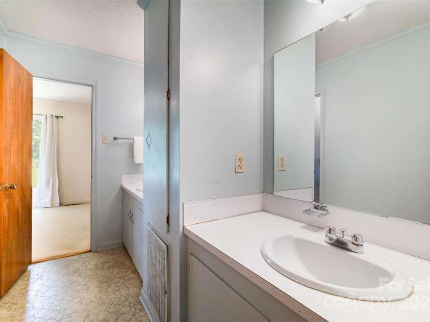 114 Huffstetler Road, Gastonia, NC 28056.  MLS# CAR4273171, YatesRealty ID 22482. 