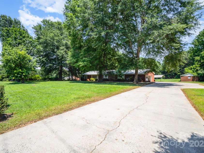 114 Huffstetler Road, Gastonia, NC 28056.  MLS# CAR4273171, YatesRealty ID 22482. 