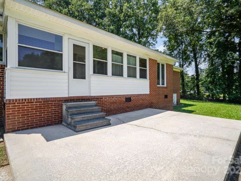 114 Huffstetler Road, Gastonia, NC 28056.  MLS# CAR4273171, YatesRealty ID 22482. 