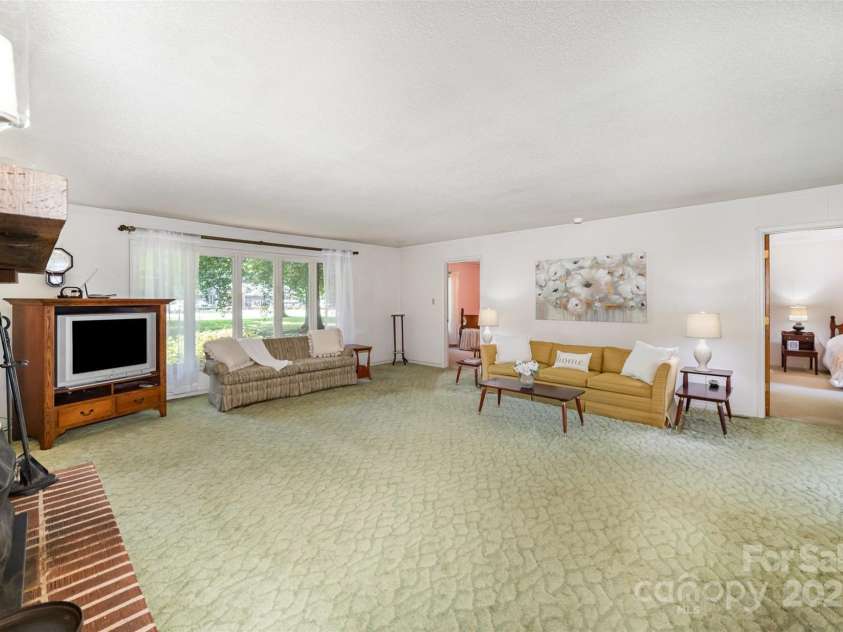 114 Huffstetler Road, Gastonia, NC 28056.  MLS# CAR4273171, YatesRealty ID 22482. 