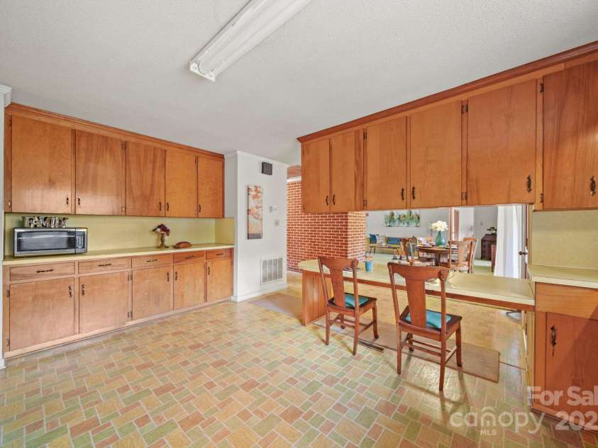 114 Huffstetler Road, Gastonia, NC 28056.  MLS# CAR4311626, YatesRealty ID 22482. 