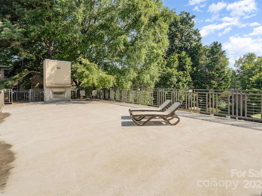 207 Dotger Avenue, Charlotte, NC 28207.  MLS# CAR4274239, YatesRealty ID 22483. 