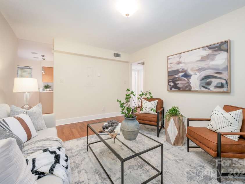 207 Dotger Avenue, Charlotte, NC 28207.  MLS# CAR4274239, YatesRealty ID 22483. 