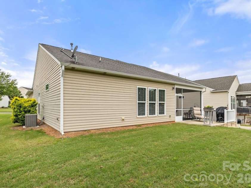 7020 Kitty Hawk Lane, Fort Mill, SC 29707.  MLS# CAR4381019, YatesRealty ID 22483. 