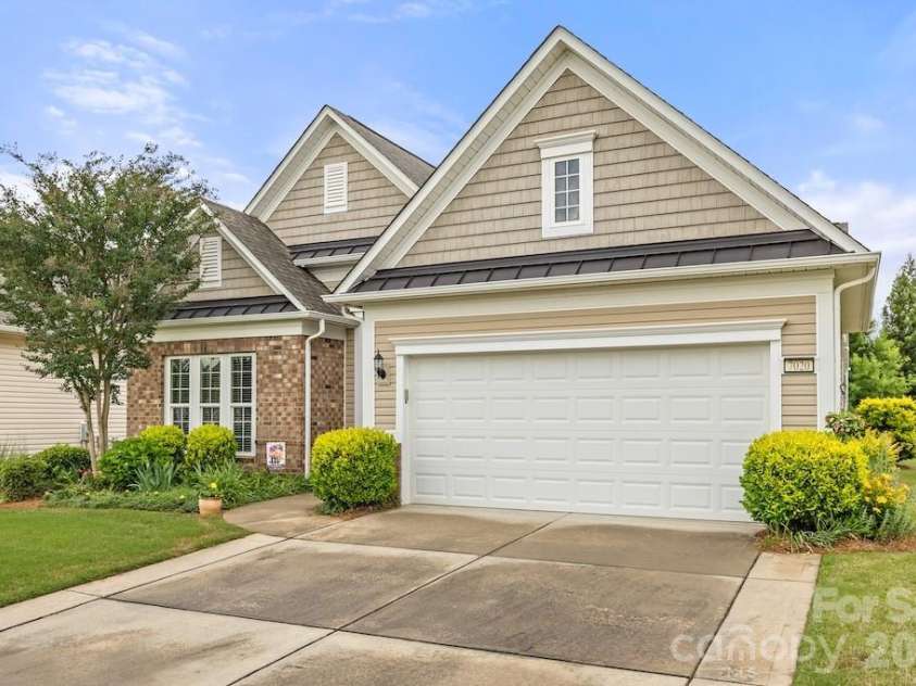 7020 Kitty Hawk Lane, Fort Mill, SC 29707.  MLS# CAR4381019, YatesRealty ID 22483. 