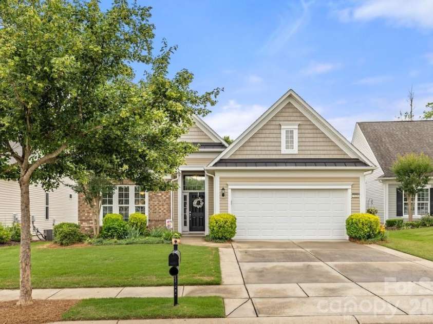 7020 Kitty Hawk Lane, Fort Mill, SC 29707.  MLS# CAR4381019, YatesRealty ID 22483. 