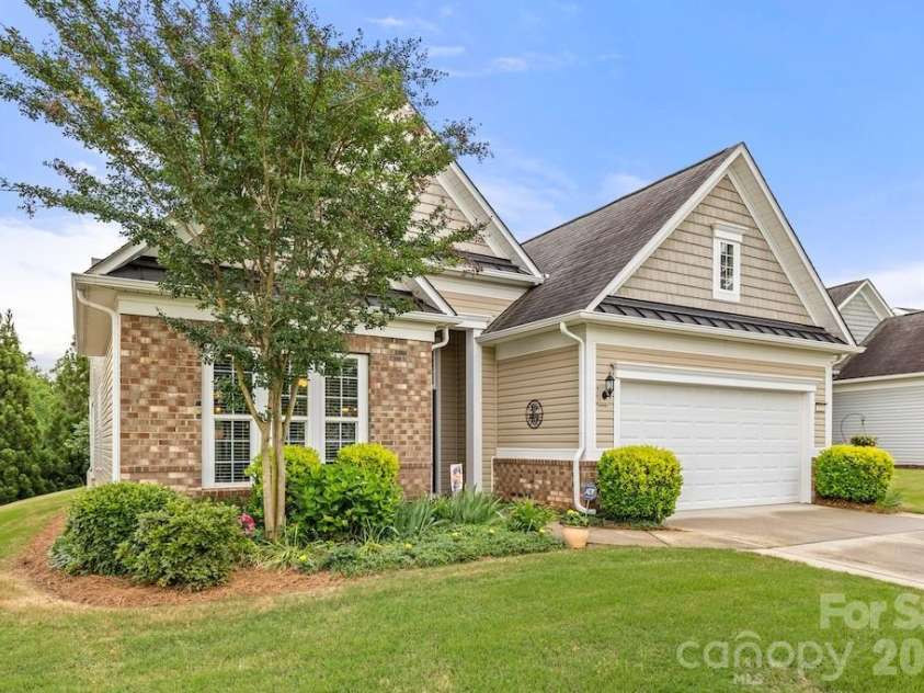 7020 Kitty Hawk Lane, Fort Mill, SC 29707.  MLS# CAR4381019, YatesRealty ID 22483. 