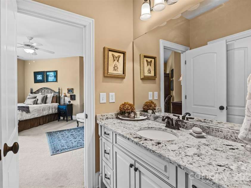 5112 Mill Race Lane, Lancaster, SC 29720.  MLS# CAR4271283, YatesRealty ID 22484. Jack and Jill Bath