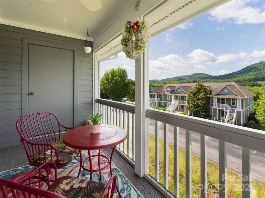 4506 Breakers Lane, Asheville, NC 28806.  MLS# CAR4273310, YatesRealty ID 22485. Enjoy your morning coffee on this screened in porch.