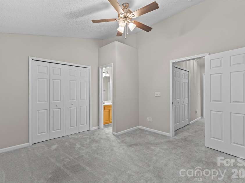 10923 Holly Ridge Boulevard, Charlotte, NC 28216.  MLS# CAR4332546, YatesRealty ID 22486. 