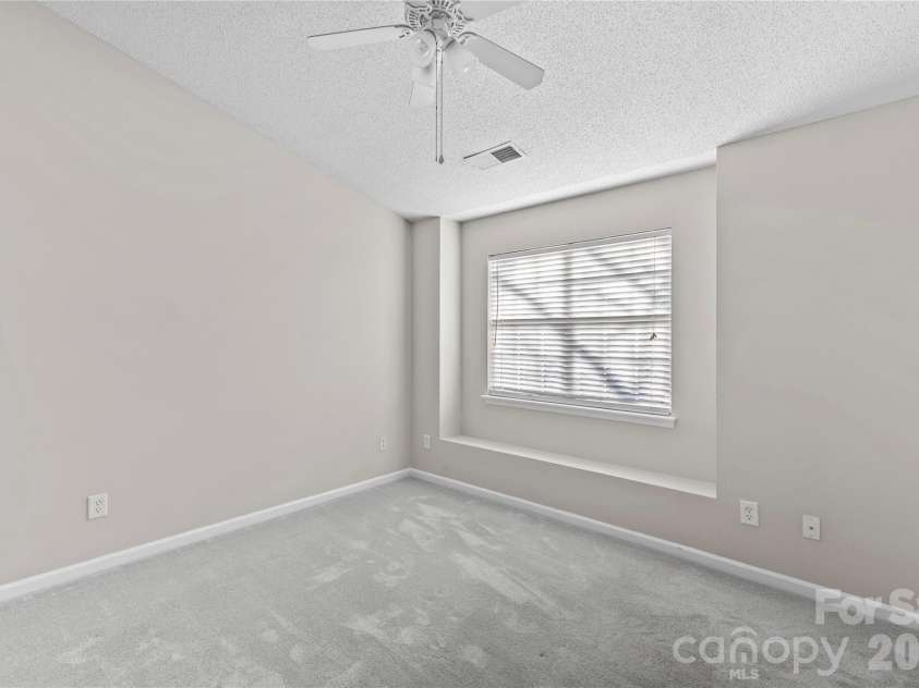10923 Holly Ridge Boulevard, Charlotte, NC 28216.  MLS# CAR4332546, YatesRealty ID 22486. 