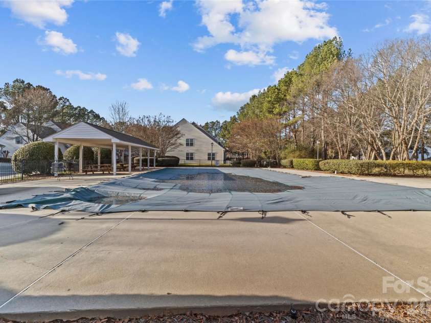 10923 Holly Ridge Boulevard, Charlotte, NC 28216.  MLS# CAR4332546, YatesRealty ID 22486. 
