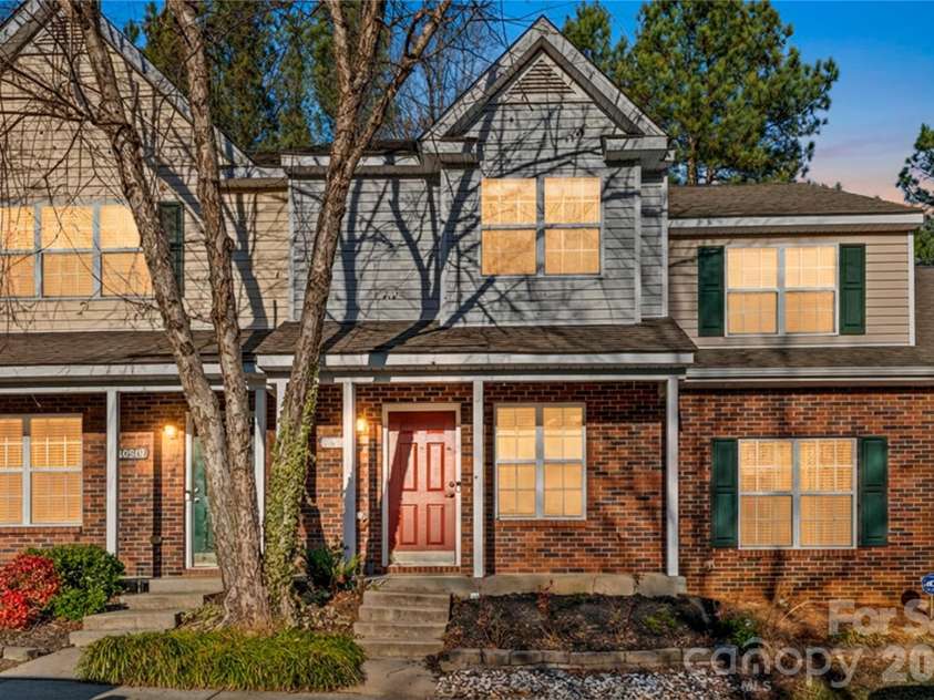 10923 Holly Ridge Boulevard, Charlotte, NC 28216.  MLS# CAR4332546, YatesRealty ID 22486. 