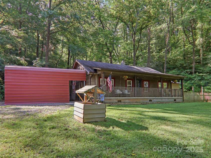 32 Saunooke Road, Asheville, NC 28805.  MLS# CAR4275674, YatesRealty ID 22486. 