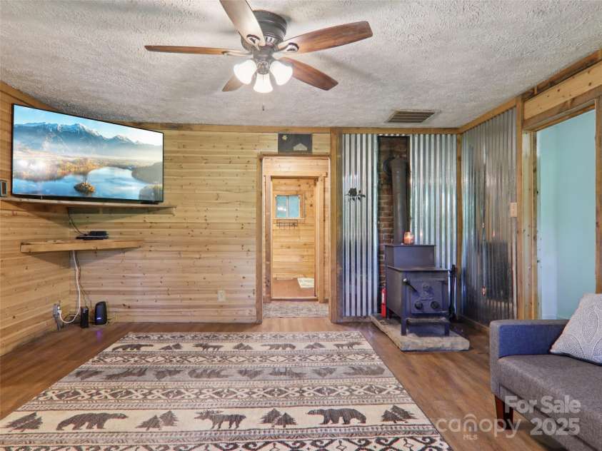 32 Saunooke Road, Asheville, NC 28805.  MLS# CAR4275674, YatesRealty ID 22486. 