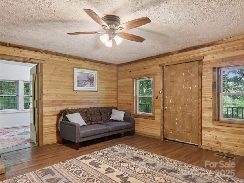 32 Saunooke Road, Asheville, NC 28805.  MLS# CAR4275674, YatesRealty ID 22486. 